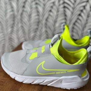 Boys Nike Neon & Gray Lace-Free Sneakers Tennis Shoes- Size 6Y